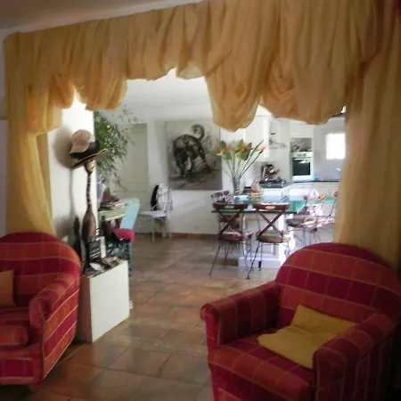 B&B Le Clos Des Vignes Raphael 4*