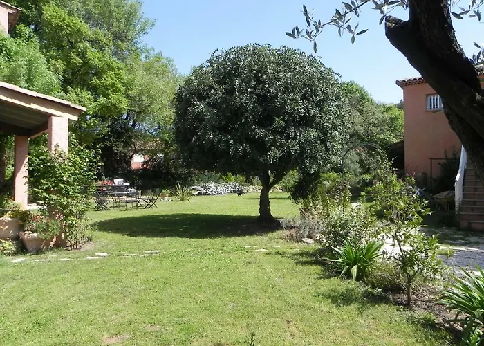 Le Clos Des Vignes Raphael