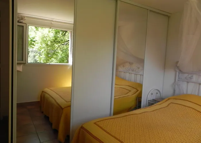 Le Clos Des Vignes Raphael Bed & Breakfast Saint-Raphaël