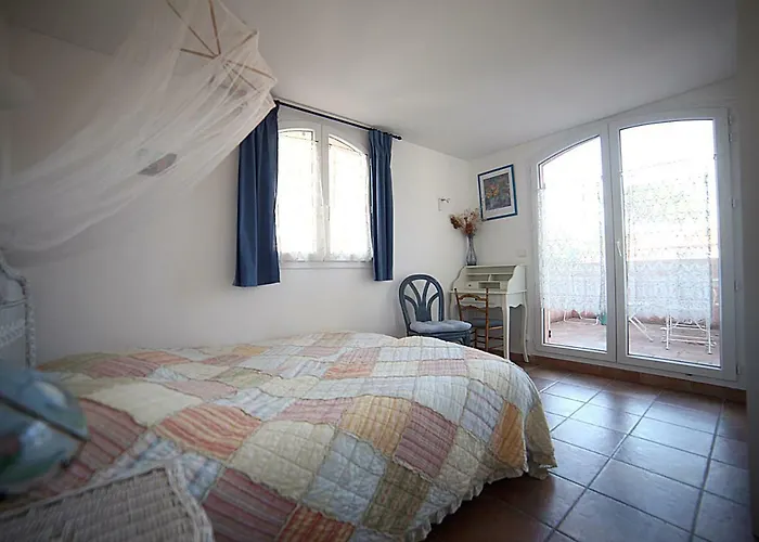 Oda ve Kahvaltı Le Clos Des Vignes Raphael 4*