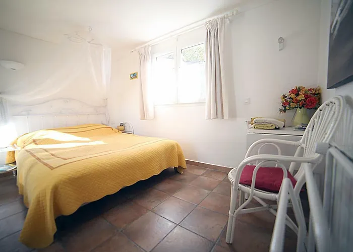 Le Clos Des Vignes Raphael Oda ve Kahvaltı 4*